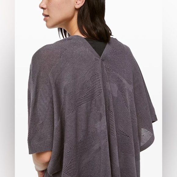 LULULEMON | Find Your Light wrap - Picture 2 of 3